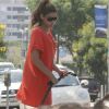 Eva Mendes se rend au salon de beauté Katara à Los Angeles en compagnie du chien de Ryan Gosling