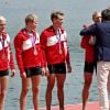 Le prince Frederik de Danemark remettant le 2 août 2012 la médaille de bronze à l'équipe danoise de quatre de couple poids légers - Kasper Winther, Morten Jorgensen, Jacob Barsoe et Eskild Ebbesen.
