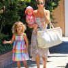Jessica Alba, Cash Warren et leurs enfants à la sortie d'une fête privée à Los Angeles le 5 août 2012