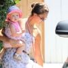 Jessica Alba, Cash Warren et leurs enfants à la sortie d'une fête privée à Los Angeles le 5 août 2012