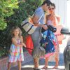 Une famille bonheur ! Jessica Alba, Cash Warren et leurs enfants à la sortie d'une fête privée à Los Angeles le 5 août 2012