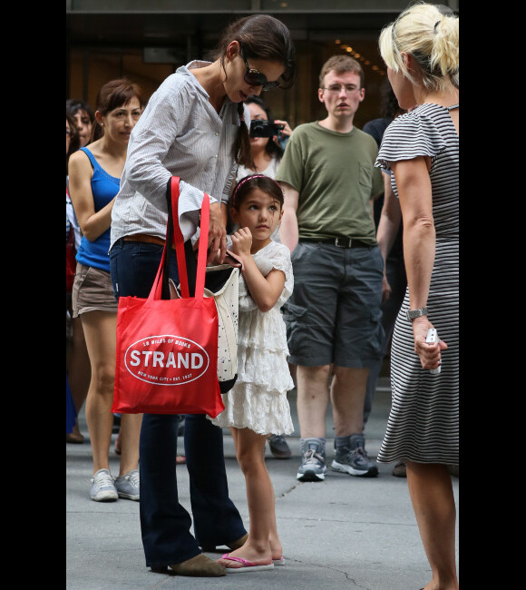 Katie Holmes a emmené sa fille Suri Cruise au Museum of Modern Art à New York le 6 août 2012