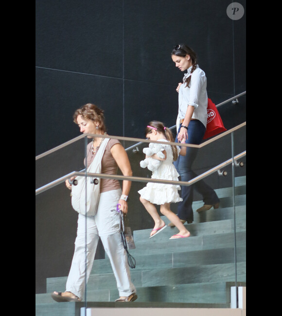 Katie Holmes visite le Museum of Modern Art, avec sa fille Suri Cruise à New York le 6 août 2012