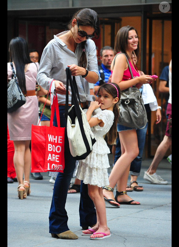 Durant les vacances, Katie Holmes a emmené sa fille Suri Cruise au Museum of Modern Art à New York le 6 août 2012