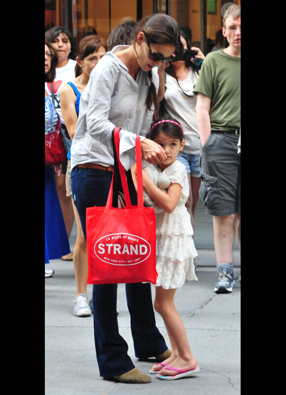 Katie Holmes a emmené sa fille Suri Cruise visiter le Museum of Modern Art à New York le 6 août 2012