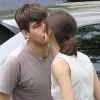 Keira Knightley fait un bisou à son fiancé James Righton, à New York le 7 août 2012