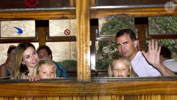 Le 6 août 2012, le prince Felipe et la princesse Letizia, en vacances avec leurs filles les princesses Leonor et Sofia, ont pris le train historique qui relie Palma à Soller.