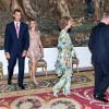 Le roi Juan Carlos Ier d'Espagne, entouré de sa femme la reine Sofia, de son fils le prince Felipe et de sa belle-fille la princesse Letizia, offrait le 8 août 2012 au palais de la Almudaina le traditionnel dîner pour les autorités des îles Baléares dans le cadre des vacances d'été de la famille royale à Palma de Majorque.