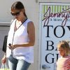 Jennifer Garner et sa fille Violet se rendent dans un magasin de jouets à Brentwood, le 9 août 2012