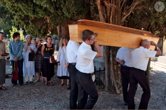 Obsèques du journaliste et écrivain français Michel Polac, dans le village de Cabrerolles, le 10 août 2012