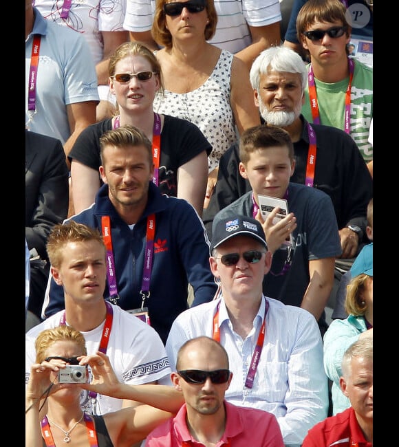 David Beckham assiste la finale de BMX dans le cadre des Jeux Olympiques de Londres au parc olympique de Stratford, le vendredi 10 août 2012.