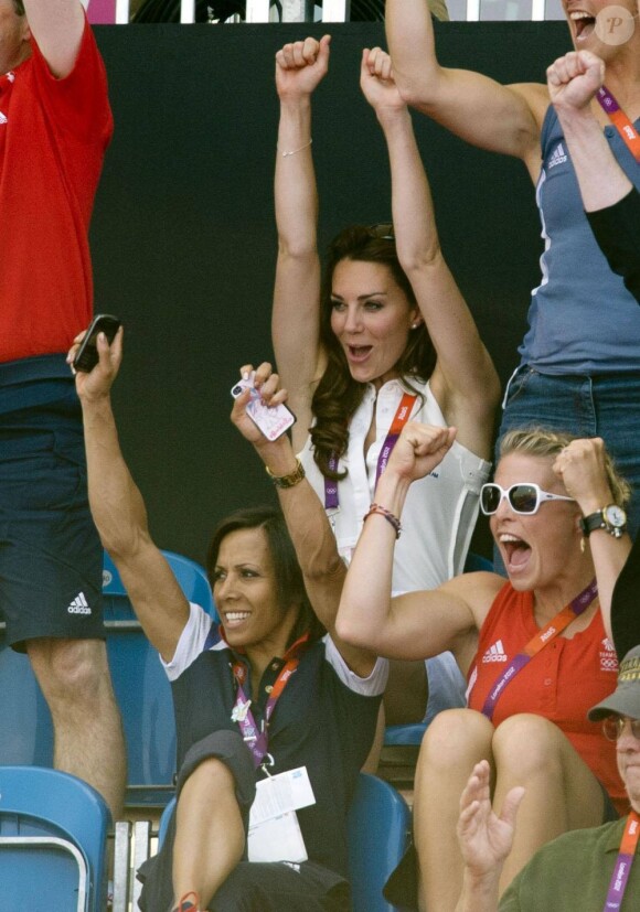 Kate Middleton le 10 août 2012 devant la petite finale de hockey : la duchesse de Cambridge a explosé de joie pour la médaille de bronze décrochée par les hockeyeuses britanniques face à la Nouvelle-Zélande.