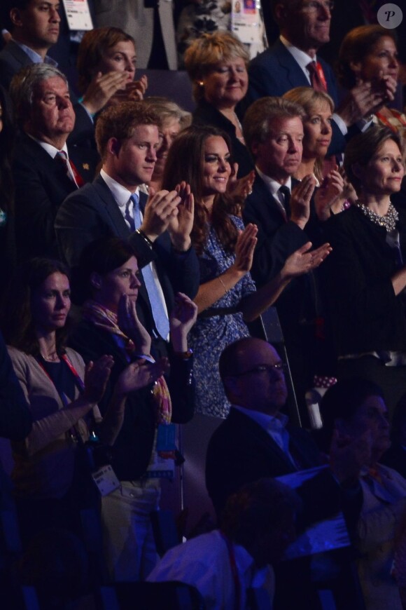 Le prince Harry, avec Kate Middleton, était le principal représentant de la famille royale lors de la cérémonie de clôture des Jeux olympiques de Londres le 12 août 2012.
