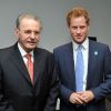 Le prince Harry avec le président du CIO Jacques Rogge lors de la cérémonie de clôture des Jeux olympiques de Londres le 12 août 2012.