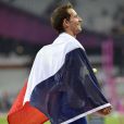 Renaud Lavillenie est devenu vendredi 10 août 2012 aux JO de Londres le premier champion olympique de l'athlétisme français depuis Jean Galfione en 1996, en remportant le concours de saut à la perche avec une barre à 5m97.