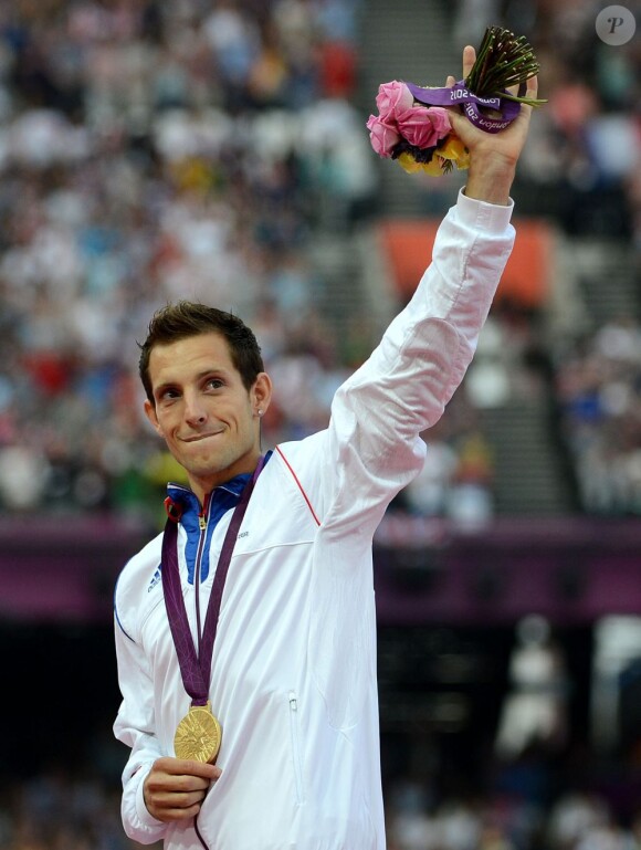 Renaud Lavillenie a reçu le 11 août 2012 aux JO de Londres sa médaille d'or, champion olympique de saut à la perche. Le premier champion olympique de l'athlétisme français depuis Jean Galfione en 1996.