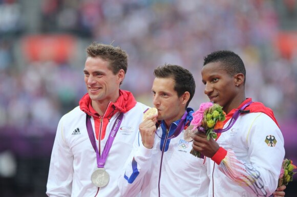 Renaud Lavillenie a reçu le 11 août 2012 aux JO de Londres sa médaille d'or, champion olympique de saut à la perche. Le premier champion olympique de l'athlétisme français depuis Jean Galfione en 1996.