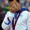 Très ému, Renaud Lavillenie a reçu le 11 août 2012 aux JO de Londres sa médaille d'or, champion olympique de saut à la perche. Le premier champion olympique de l'athlétisme français depuis Jean Galfione en 1996.