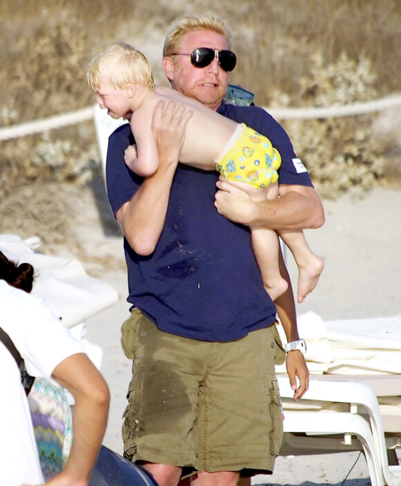 Boris Becker profite de son petit Amadeus en vacances en famille à Formentera le 13 août 2012