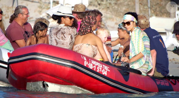 Promenade en bateau à Formentera pour Boris Becker, sa femme Lilly Kerssenberg et leur fils Amadeus le 13 août 2012