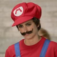 Penélope Cruz, déjantée et déguisée en Mario sous le regard amusé de sa soeur
