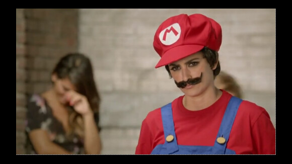 Penélope Cruz, déjantée et déguisée en Mario sous le regard amusé de sa soeur