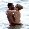 Doutzen Kroes et son époux Sunnery James passent de doux moments dans les eaux chaudes de Miami. Le 16 août 2012