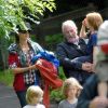 Julia Roberts, ses charmantes têtes blondes et son fidèle ami Mick Devine visitent le Pirate Adventure Park à Westport, le 14 août 2012.