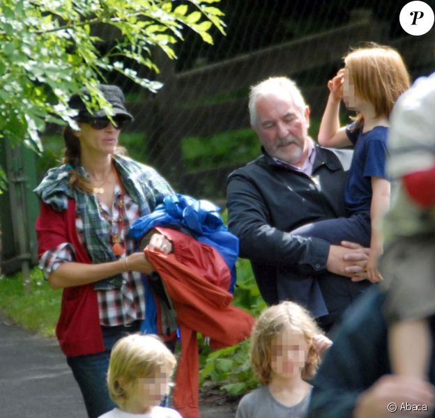 Julia Roberts, ses charmantes têtes blondes et son fidèle ami Mick Devine visitent le Pirate Adventure Park à Westport, le 14 août 2012.