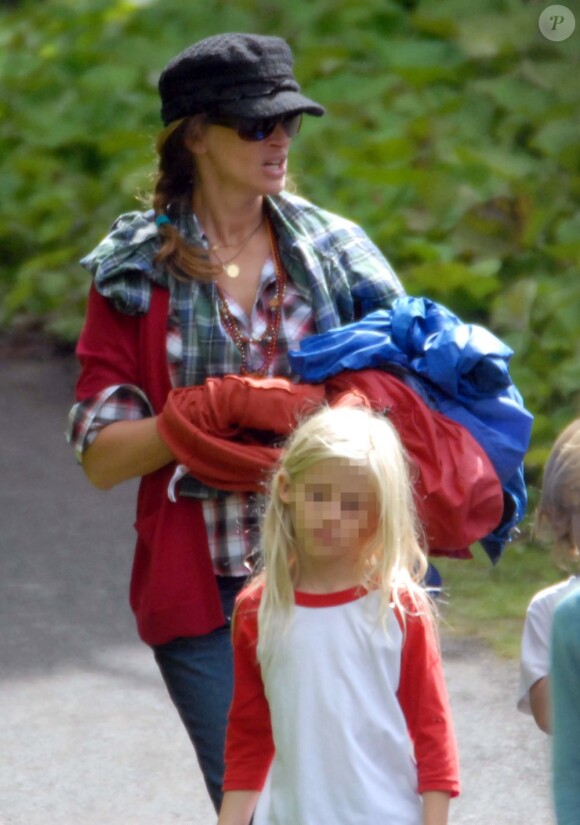 Julia Roberts et ses charmantes têtes blondes visitent le Pirate Adventure Park à Westport, le 14 août 2012.