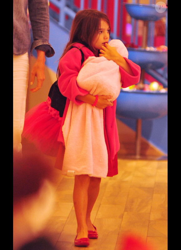Katie Holmes et sa fille Suri font du shopping dans les rues de New York, le 20 août 2012