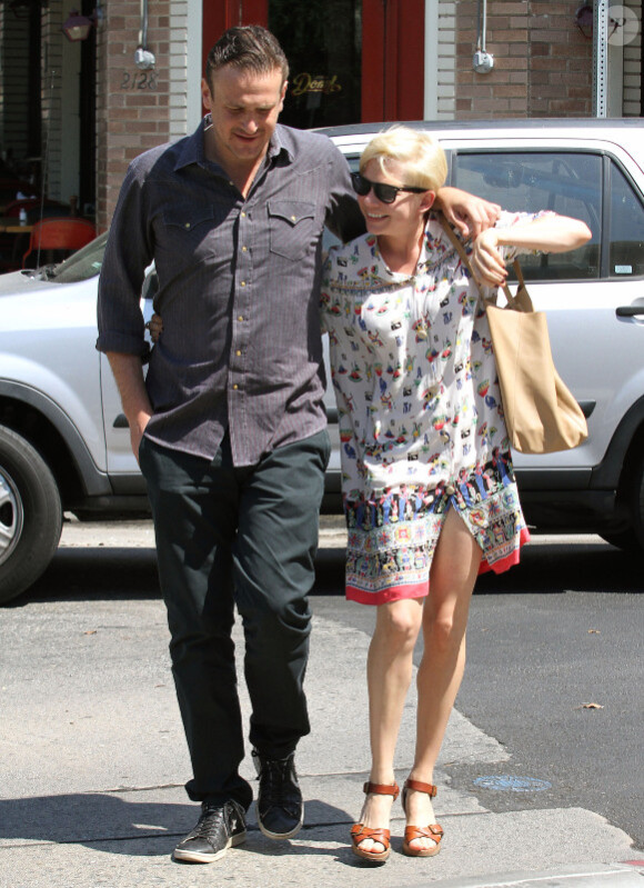 Le beau couple formé par Michelle Williams et Jason Segel à Los Angeles, le 20 août 2012