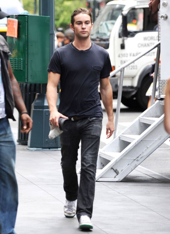 Chace Crawford arrive sur le shooting de Gossip Girl le 21/08/2012