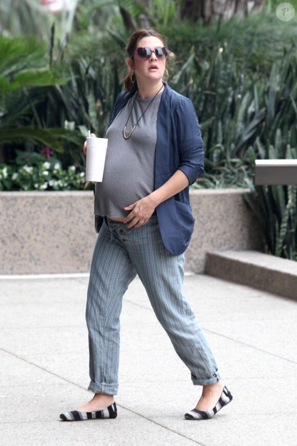 Un look plus que décontracté pour Drew Barrymore à Los Angeles le 23 août 2012.