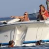 Marlène Mourreau, son fils Gabriel et des amis profitent de la douceur estival sur un bateau au large de Saint-Tropez le 22 août 2012