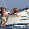 Marlène Mourreau, son fils Gabriel et des amis profitent de la douceur estival sur un bateau au large de Saint-Tropez le 22 août 2012