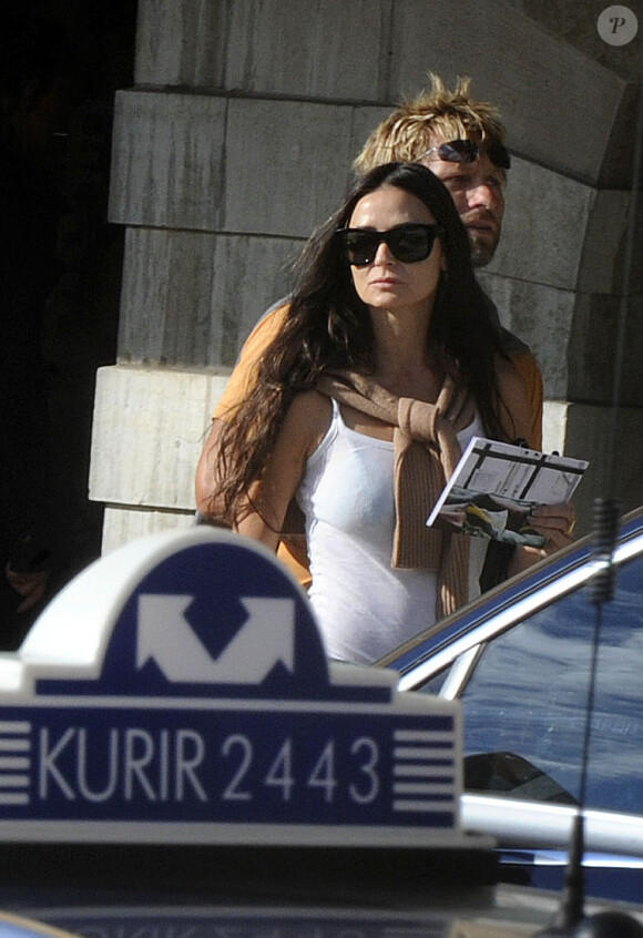 Demi Moore se paye une petite virée shopping à Stockholm le 24 août 2012.