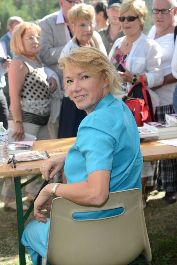Brigitte Lahaie durant la 17e édition de la Forêt des livres à Chanceaux-Près-Loche le 26 août 2012