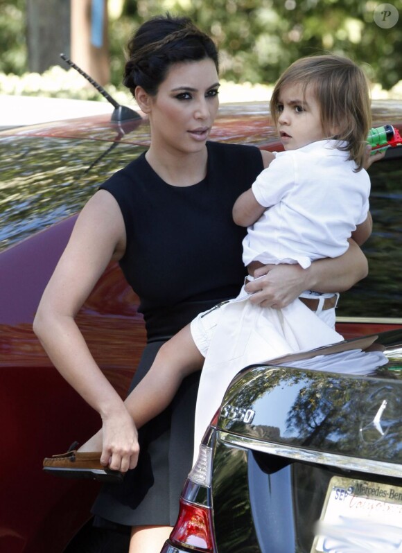Kim Kardashian sur son 31 et son neveu Mason se rendent à l'église Life Change Community à Agoura Hills pour assister à la messe. Le 26 août 2012.