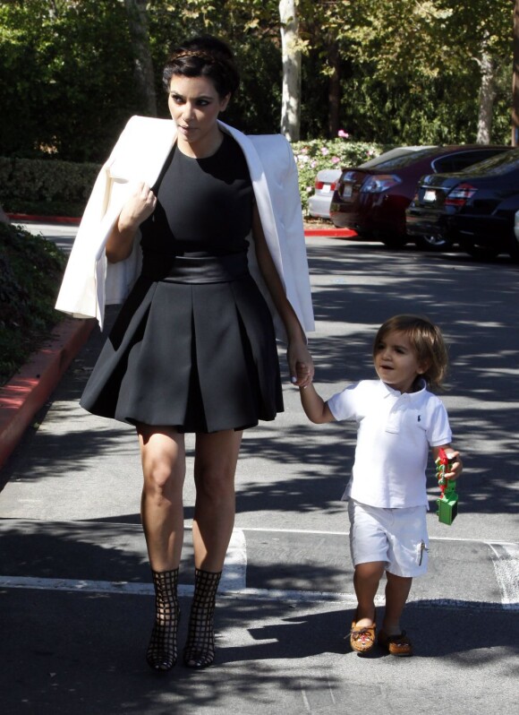 Kim Kardashian sur son 31 et son neveu Mason se rendent à l'église Life Change Community à Agoura Hills pour assister à la messe. Le 26 août 2012.