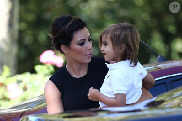 Kim Kardashian et son neveu Mason à Agoura Hills, le 26 août 2012.