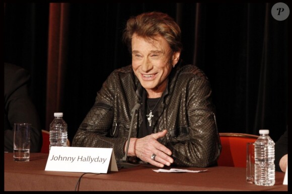 Johnny Hallyday à la conférence de presse de sa tournée Jamais seul, à la Tour Eiffel (Paris), le samedi 3 décembre 2011.