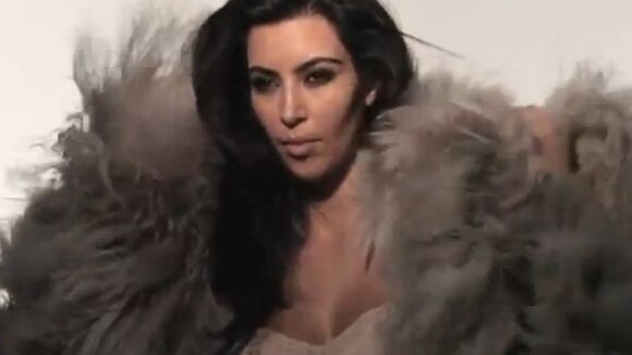 Kim Kardashian sort le grand jeu pour conquérir la planète Mode