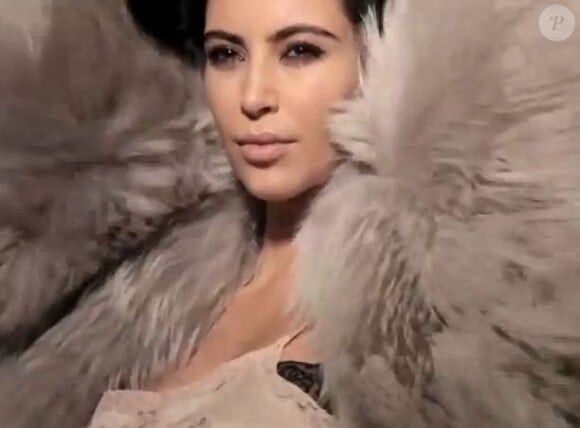 La sexy Kim Kardashian pose pour Nick Knight et le numéro 79 de V Magazine.