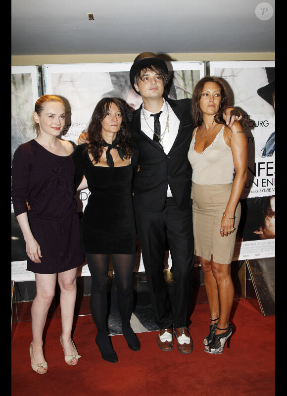 Julie Judd, Sylvie Verheyde, Pete Doherty et Karole Rocher lors de l'avant-première du film Confession d'un enfant du siècle à Paris le 28 août 2012
