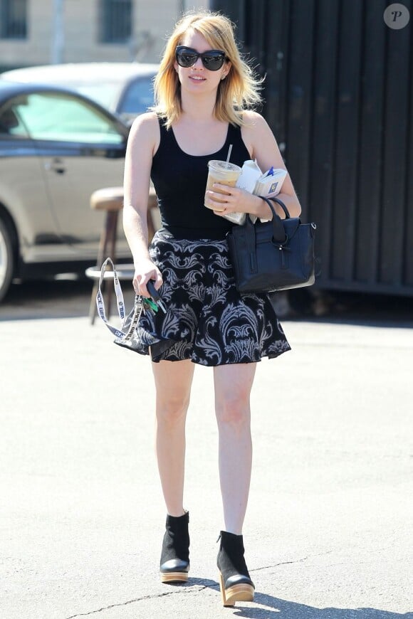 Emma Roberts tout en noir à Los Angeles, le 28 août 2012.