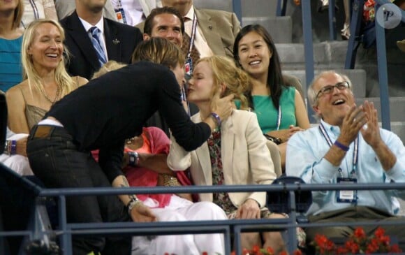 Pris dans l'écran de la Kiss Cam, Nicole Kidman et Keith Urban s'embrassent dans les tribunes du Arthur Ashe Stadium lors de l'US Open. New York, le 31 août 2012.