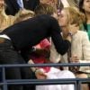 Baiser fougueux entre Nicole Kidman et Keith Urban, pris dans la Kiss Cam de l'Arthur Ashe Stadium lors de la rencontre entre Andy Roddick et Bernard Tomic. New York, le 31 août 2012.