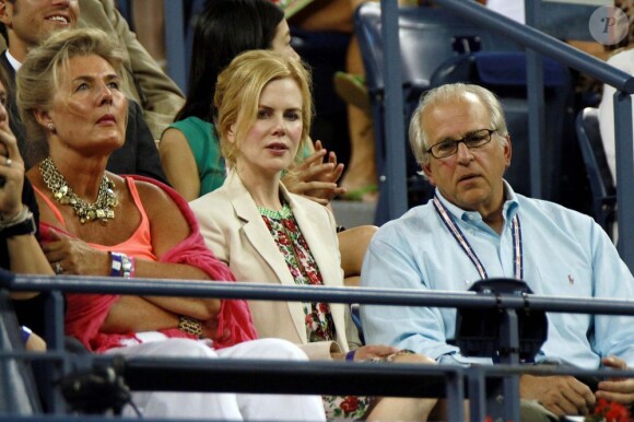 Nicole Kidman, entre Shari Vegosen et son mari président de l'USTA (United States Tennis Association) Jon Vegosen dans les tribunes du Arthur Ashe Stadium. New York, le 31 août 2012.
