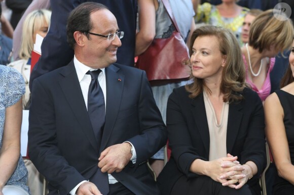 Valérie Trierweiler et François Hollande visitent la maison Jean Vilar à Avignon, le 15 juillet 2012.